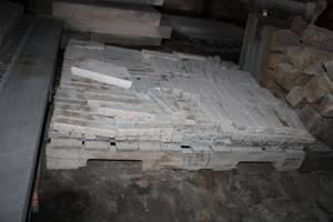Lot of (1 Pallet) Granite Ledge Stone Veneer