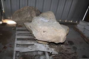 Lot of (1 Pallet) Outcroppings