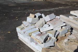 Lot of (1 Pallet) Chilton Stones