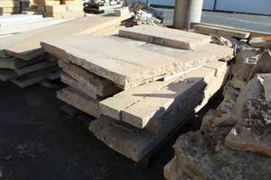 Lot of (1 Pallet) Mankato Stones