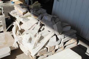 Lot of (1 Pallet) Chilton Stones