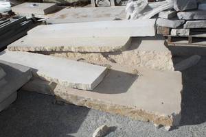 Lot of (1 Pallet) Mankato Stones, Indiana Stones