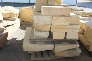 Lot of (1 Pallet) Mankato Stones