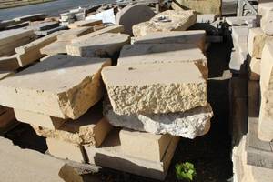Lot of (1 Pallet) Mankato Stones