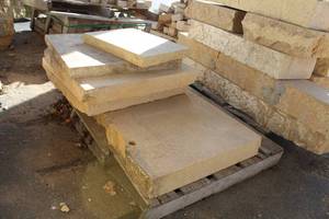 Lot of (1 Pallet) Mankato Stones