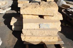 Lot of (1 Pallet) Mankato Stones