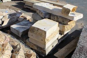 Lot of (1 Pallet) Lutters Stones