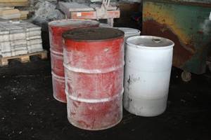 Lot of (5) Used Plastic and Metal Barrels