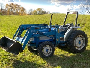 lot 1 image: 1988 Ford 2120 Diesel Tractor With Loader