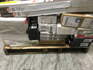 ASSORTED PALLET WITH MIXED FLOORING SEE PICS