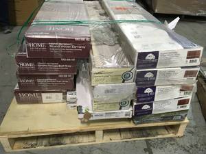 ASSORTED PALLET WITH MIXED FLOORING SEE PICS