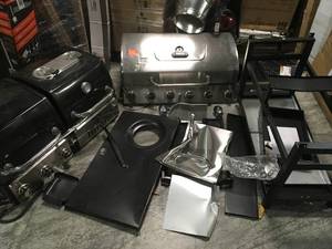 PALLET WITH ASSORTED GRILLS SEE PICS