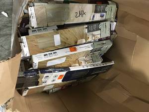 ASSORTED PALLET WITH MIXED FLOORING SEE PICS