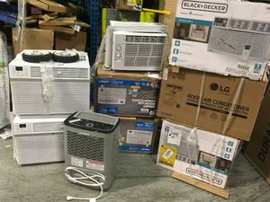 ASSORTED PALLET WITH AC UNITS SEE PICS