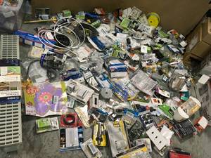 ASSORTED BOX WITH HOUSEHOLDELECTRICAL PRODUCTS SEE PICS