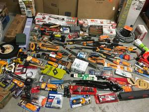 ASSORTED PALLET WITH MIXED TOOLS SEE PICS