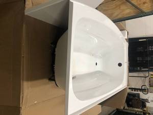 Classic 400 Curve 60 in. Left Drain Rectangular Alcove Bathtub in White by Delta in good conditions