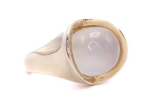 lot 20 image: Vintage Modernist 1960s Cabochon Moonstone Mid-Century Modern Estate Ring in 18k Gold $5800