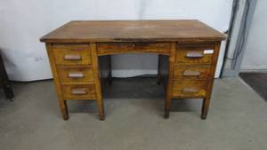 Antique Oak 7 Drawers Desk