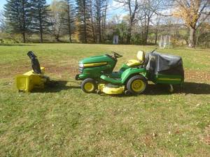 John Deere X 500 Lawn Tractor