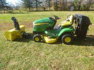 John Deere X300 Lawn Tractor