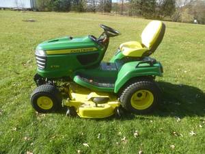 2015 John Deere X 730 Lawn Tractor