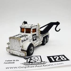 lot 128 image: Vintage Matchbox 1981 Peterbilt