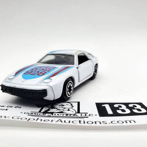 lot 133 image: Vintage 1980s Porsche 928 Turbo White