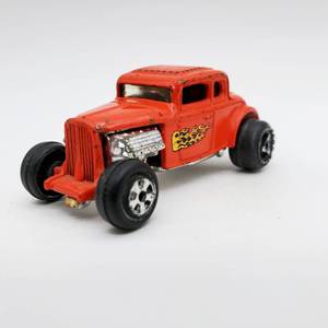 lot 168 image: Vintage ERTL Replica Series 164 Scale 32 Ford Coupe