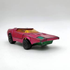 lot 187 image: Vintage MATCHBOX LESNEY No. 39 CLIPPER Magenta Rolamatic England Superfast