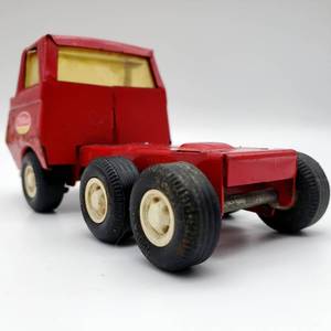 lot 231 image: 2 Vintage 1970s Red Pressed Steel Tonka Flat Bed Trailers