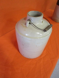 lot 10 image: Vintage Stoneware Crock 11x16