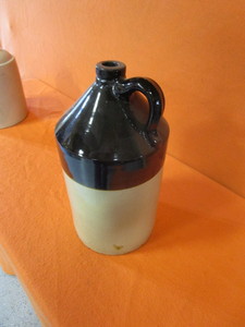 lot 11 image: Vintage Stoneware Jug 10x20