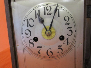 lot 22 image: Vintage Tabletop Clock