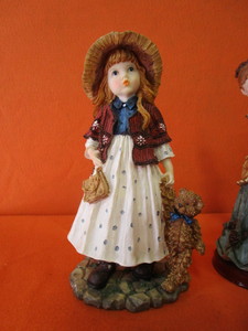 lot 27 image: Figurines 9 to 13 Tall