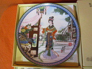 lot 31 image: Chinese Collector Plates