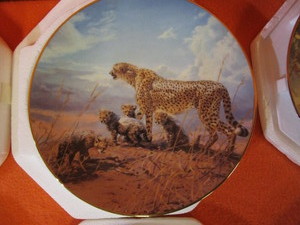 lot 32 image: Big Cat Collector Plates