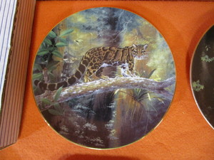 lot 34 image: Collectible Plates