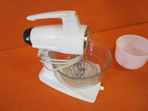 lot 43 image: Mixer