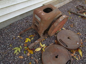 lot 58 image: Vintage Stationary Engine Block & Flywheels
