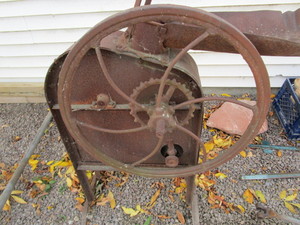 lot 64 image: Vintage Corn Sheller