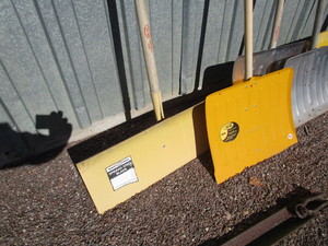 lot 77 image: Lot of Snow Shovels