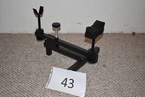 lot 43 image: Sight & Cleaning Rest