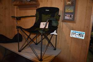 lot 62 image: Guide Gear Oversized XXL Camp Chair, 600-lb. Capacity, GreenBlack