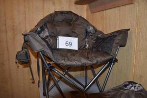 lot 69 image: Guide Gear Oversized Club Camp Chair and Foot Stool