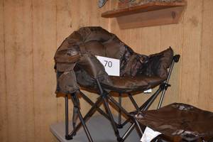lot 70 image: Guide Gear Oversized Club Camp Chair and Foot Stool