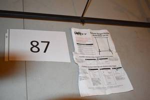 lot 87 image: Big Game Deluxe Target Holder