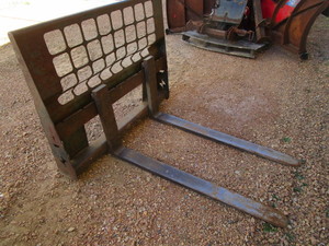 UNIVERSAL PALLET FORKS