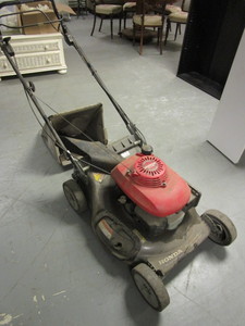 HONDA HARMONY II LAWN MOWER WITH BAGGER
