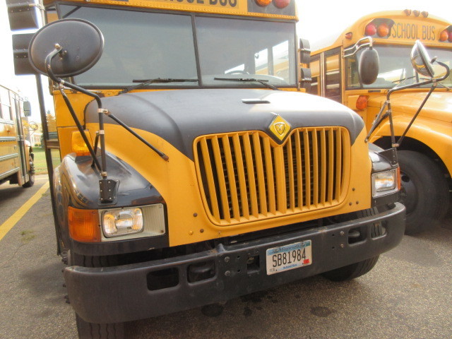 lot 486 image: 2003 INTERNATIONAL 65 PASSENGER SCHOOL BUS